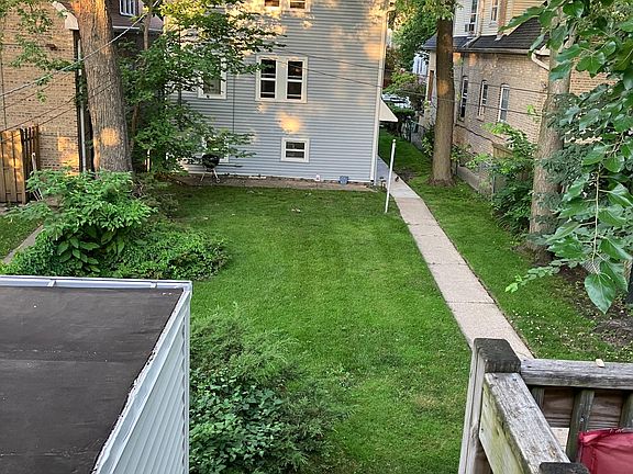 3rd image of 1116 Darrow Ave Unit 2R