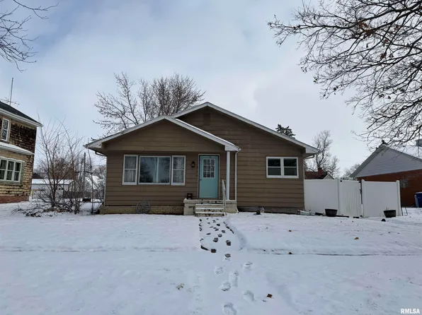 309 N 6th St, Wyoming, IL 61491