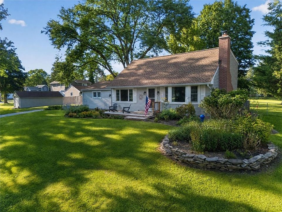 1st image of 4 Briarwood Ln