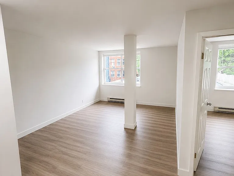 1123 Queenston Rd #209 — Photo 3