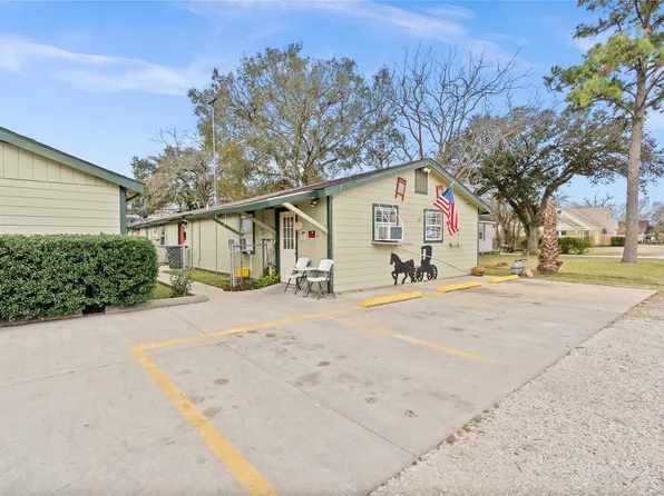 2200 Peach Ave, Bay City, TX 77414