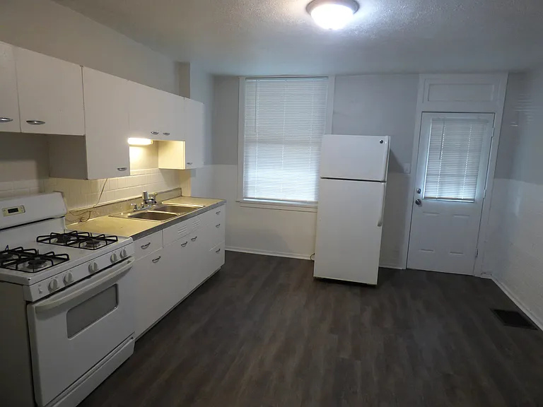 1134 Race St — Photo 2