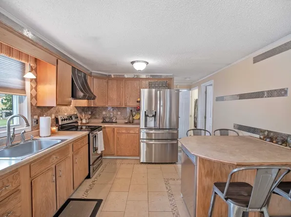 6 Moseley St, Billerica, MA 01821