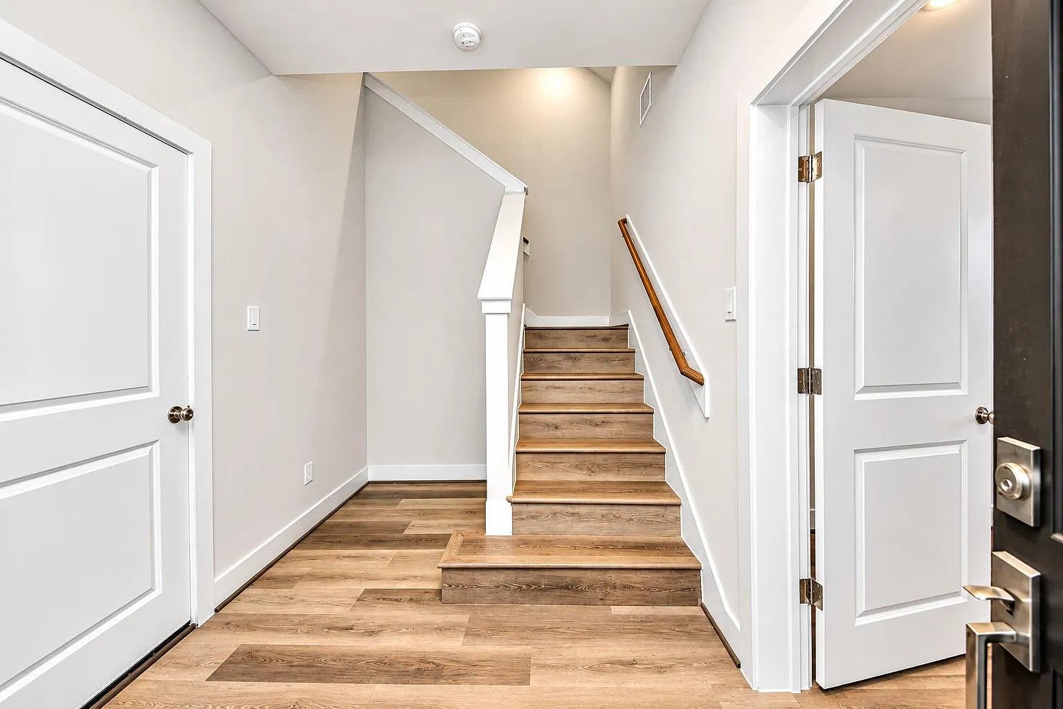3 bed, 3.5 bath, 2480 sqft, $3,000 — Photo 4