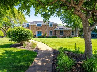 2312 Windsor Dr, Davenport, IA 52807