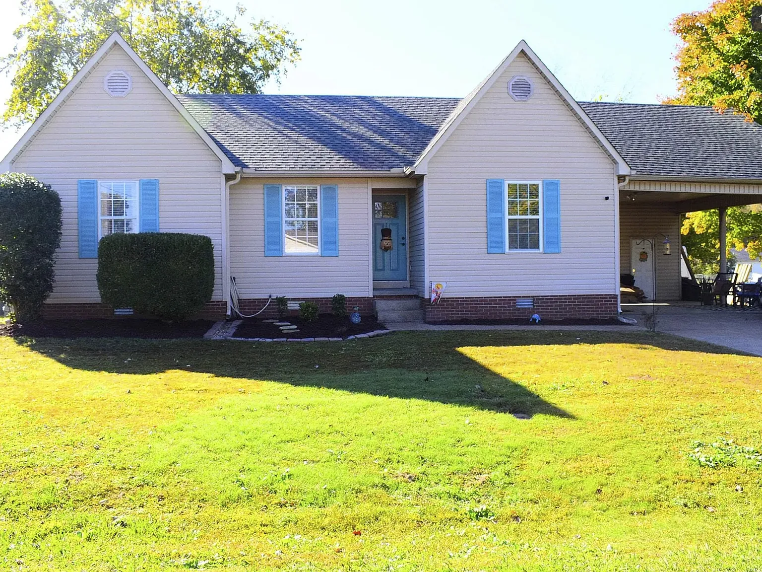 3 bed, 1256 sqft, $1,650 — Photo 1