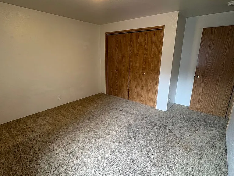 2050 Campus Dr — Photo 12