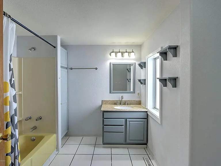 646 Main St — Photo 20