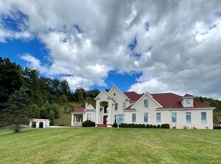 201 Williams Ranch Dr, Mount Hope, WV 25880