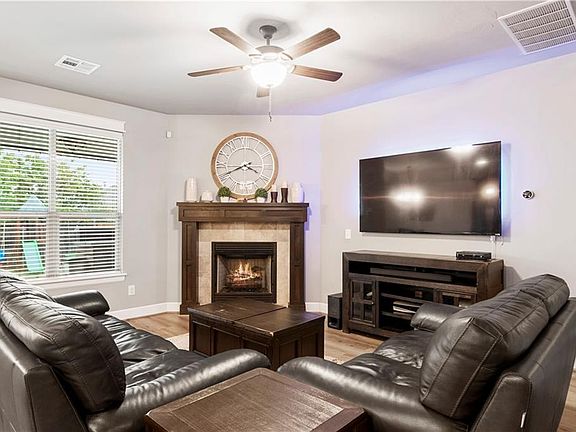 4th image of 4008 Idylbreeze Dr