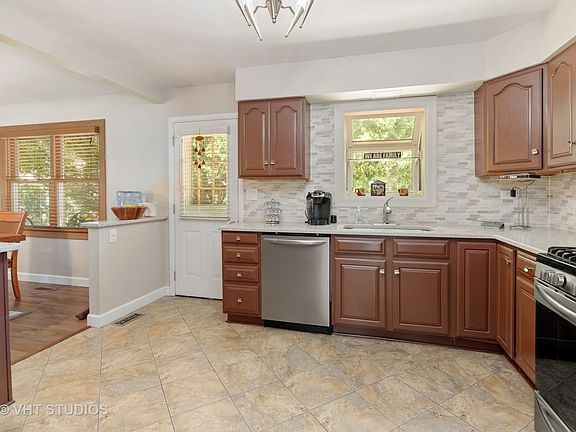 3rd image of 104 Televista Ct