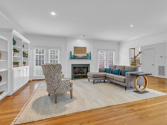 5th image of 105 Oxton Hill Ln