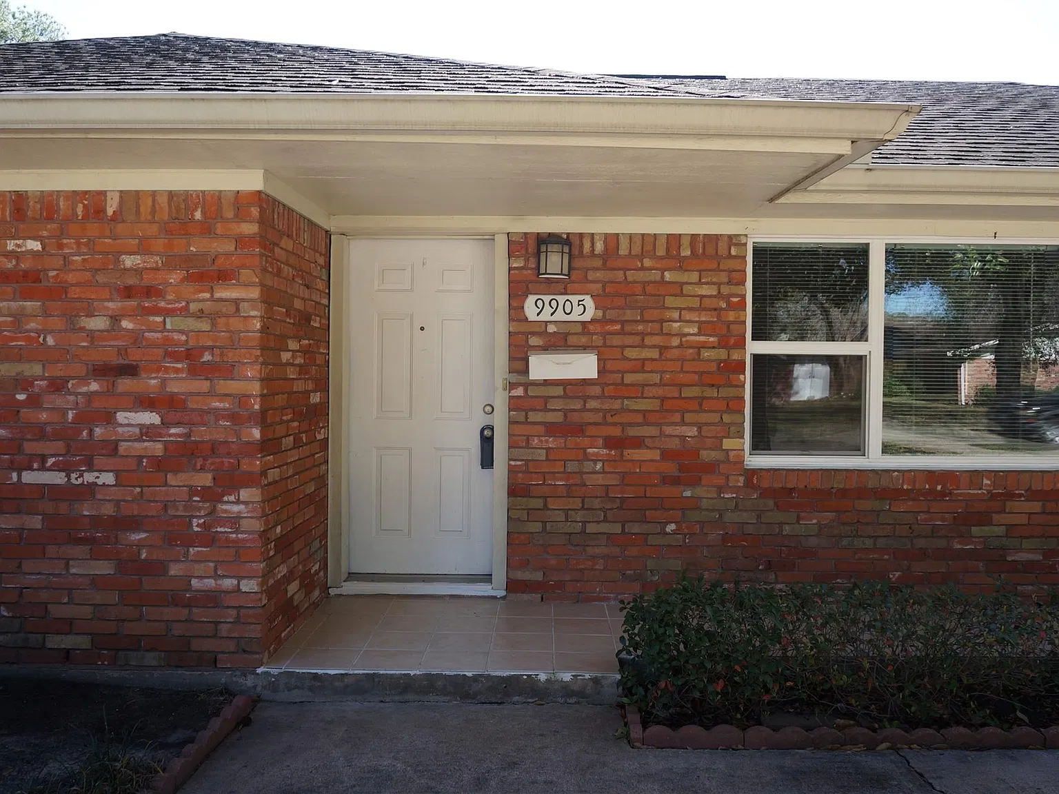 3 bed, 2.0 bath, 2190 sqft, $2,600 — Photo 2