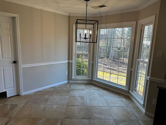 5th image of 2881 Wynford Dr SW