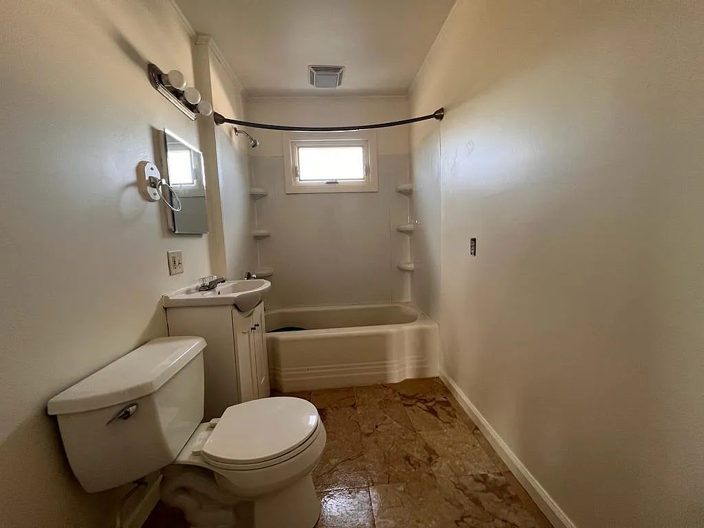324 Brock Ave — Photo 4