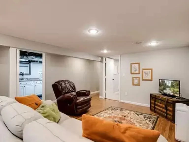 2857 Merrill St N — Photo 14