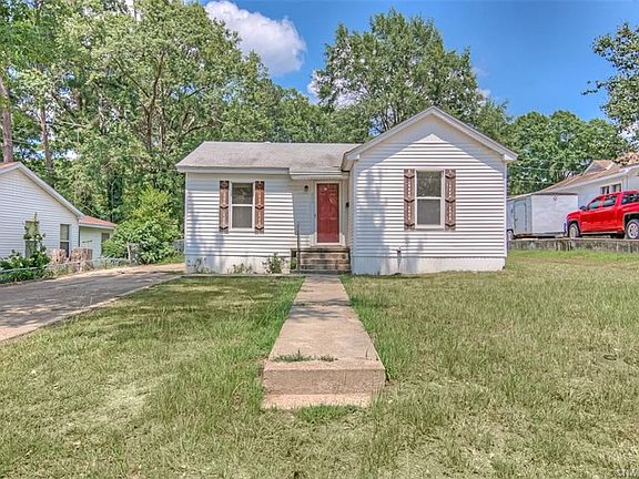 2nd image of 806 Tillman Dr