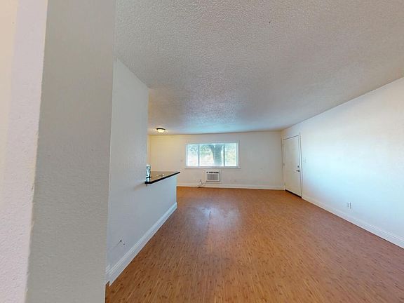 3rd image of 1701 Manter Dr