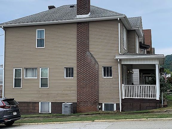 5th image of 401 Warwood Ave