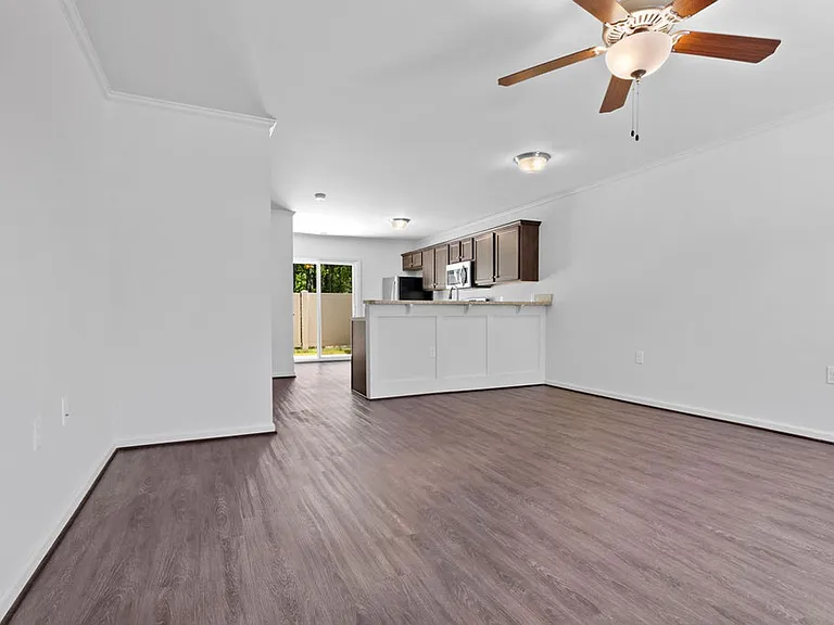 523 Pate Dr — Photo 2