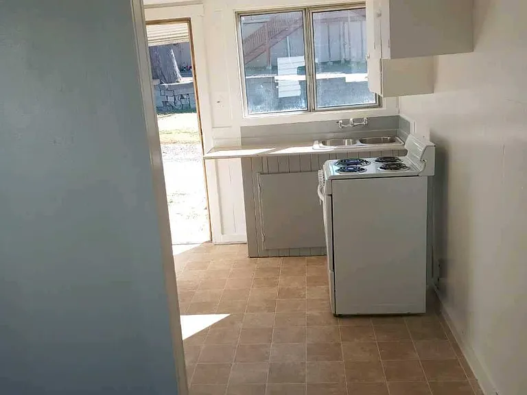 1305 E 1st St #9 — Photo 6