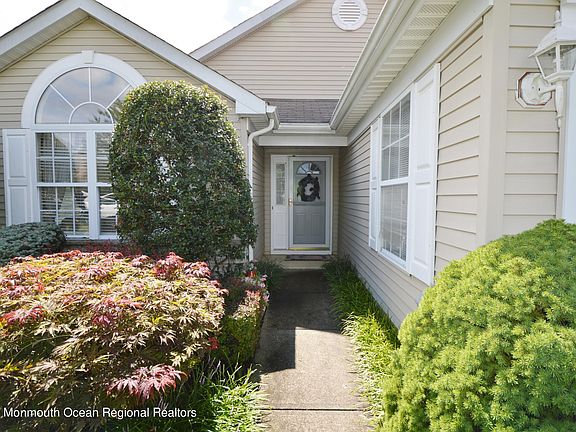 2nd image of 20 Rosewood Ct