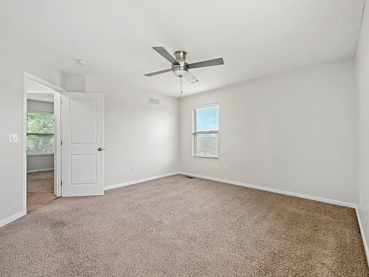 414 Kyles Ln - 1 — Photo 2