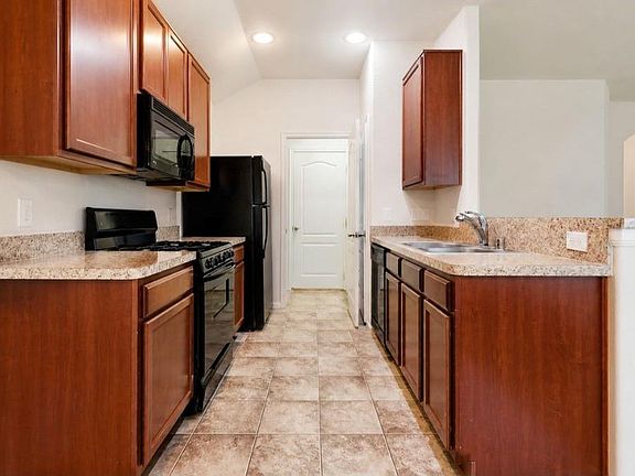 4th image of 379 Henry St