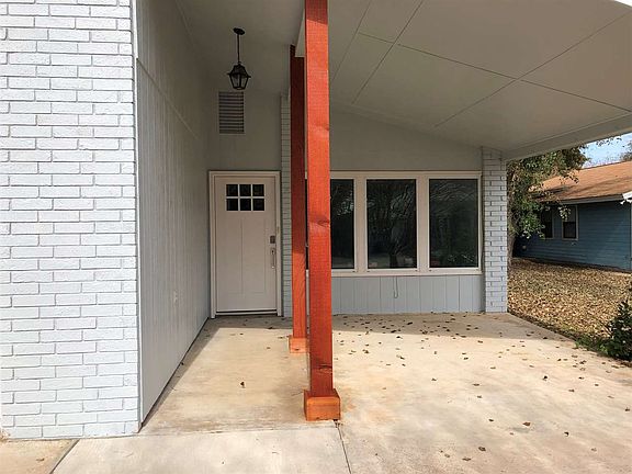 2nd image of 1749 Bluebonnet Ln