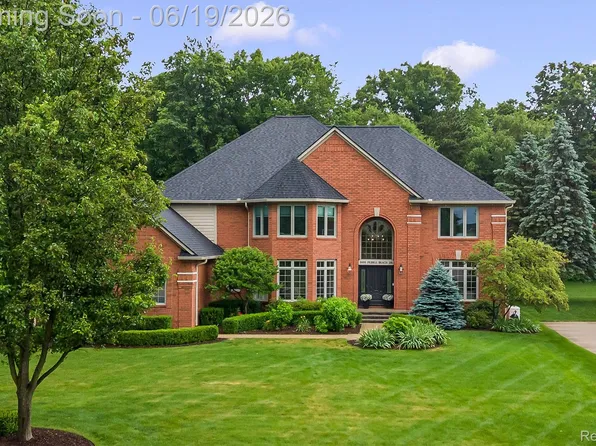 2609 Pebble Beach Dr, Oakland, MI 48363