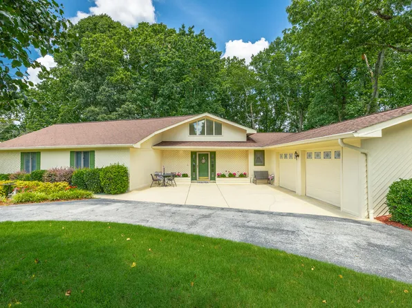 6422 Lake Shadows Cir, Hixson, TN 37343