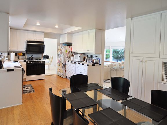 Kitchen and Eating area