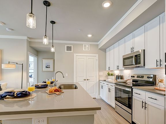 2nd image of 13802 Napoli Dr #8105