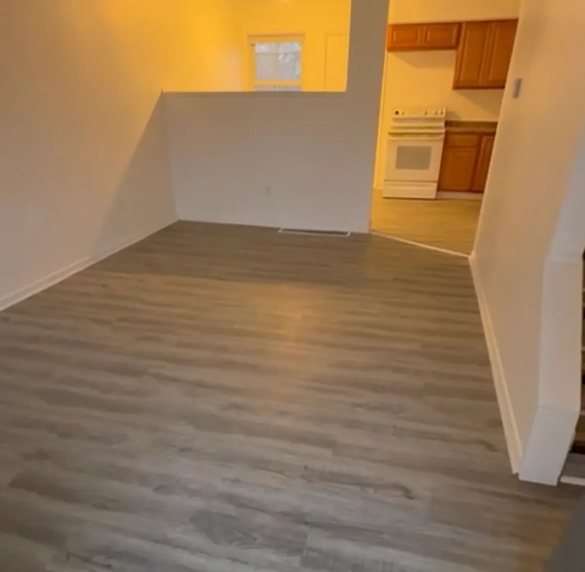 2 bed, 800 sqft, $1,300 — Photo 1