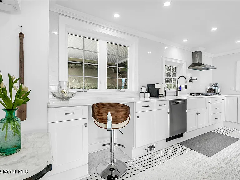 157 Portland Rd — Photo 3