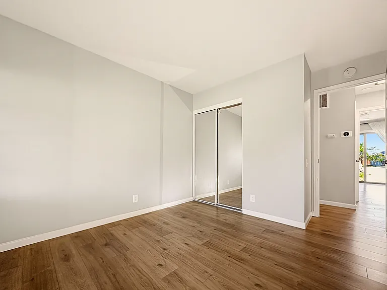 934 Kern Ct — Photo 12