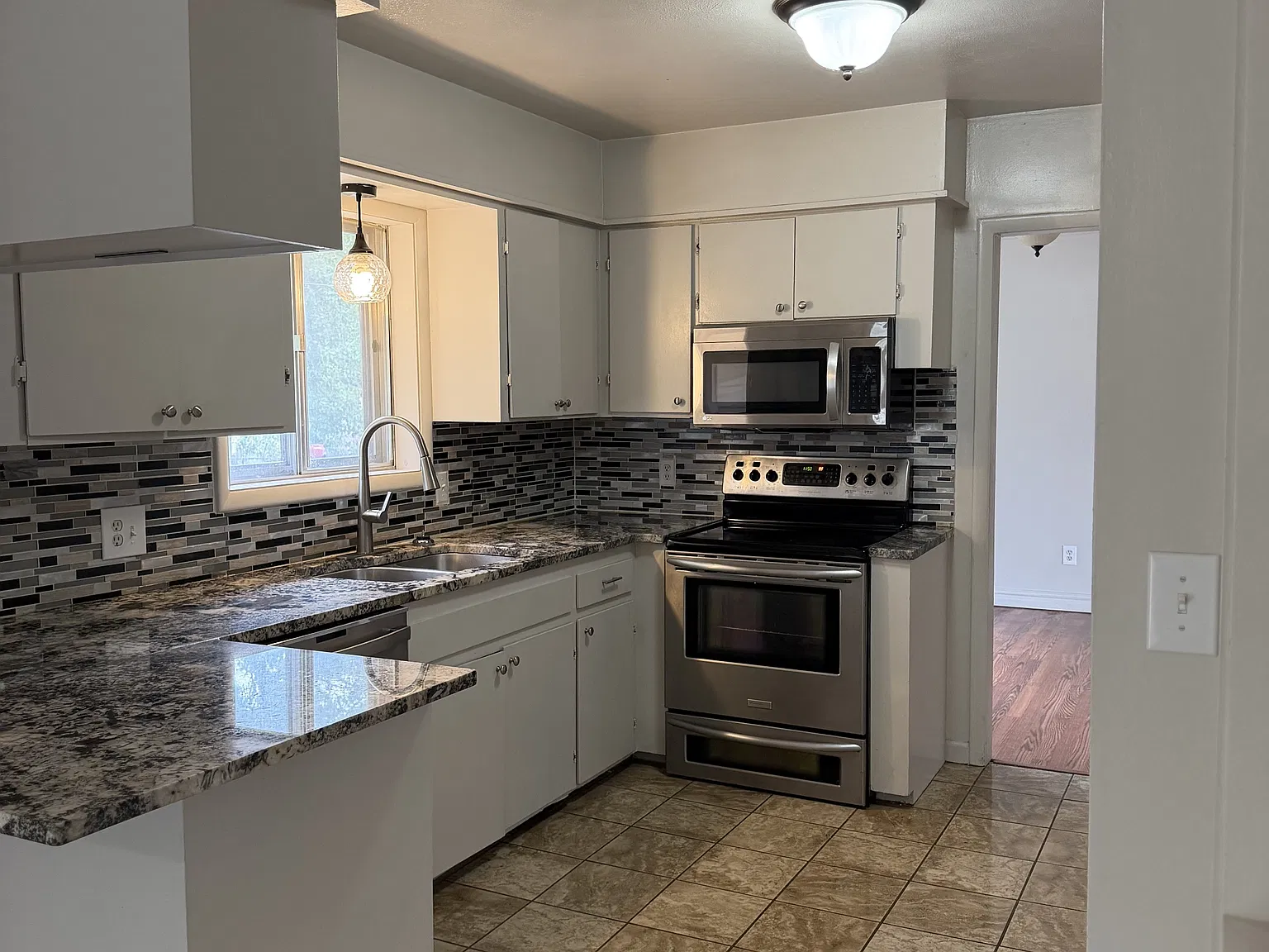 200 N Zulkey - 1 — Photo 2