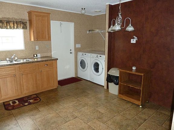 Laundry & Eat-in Kitchen
