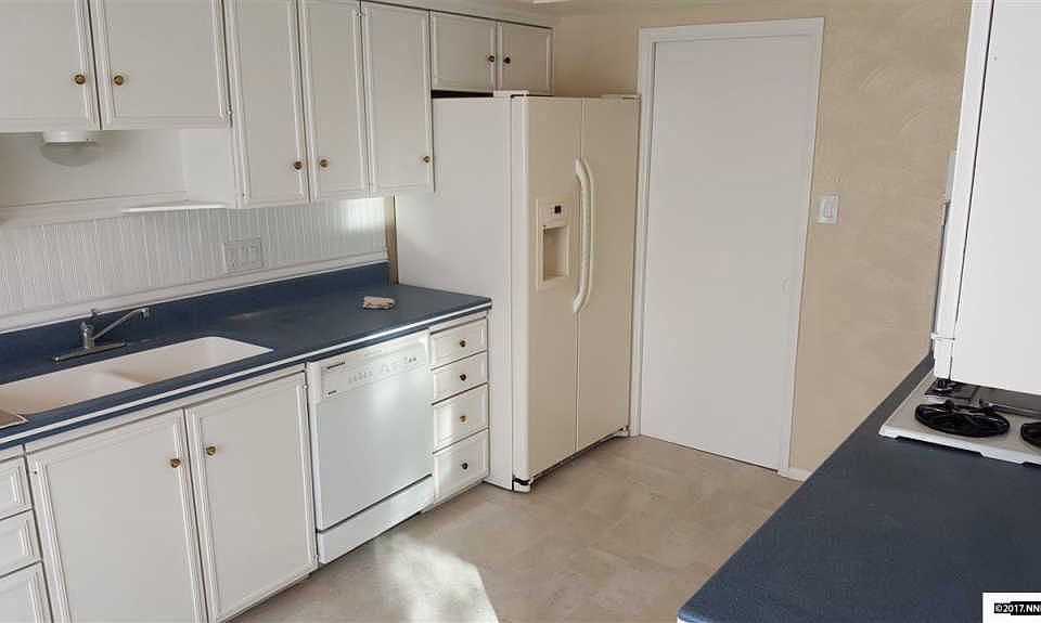 2nd image of 1860 Carlin St