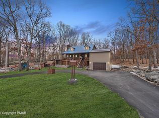 372 Whippoorwill Dr, Bushkill, PA 18324