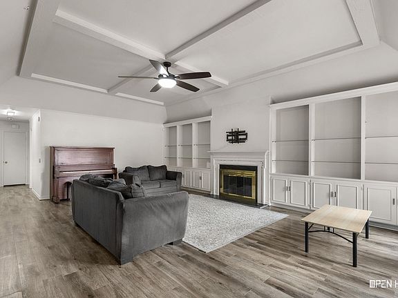 4th image of 2414 Lou Ln