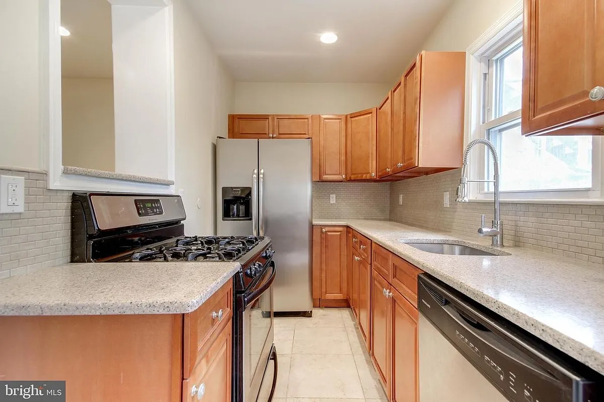 Building Photo - 4639 Umbria St #1