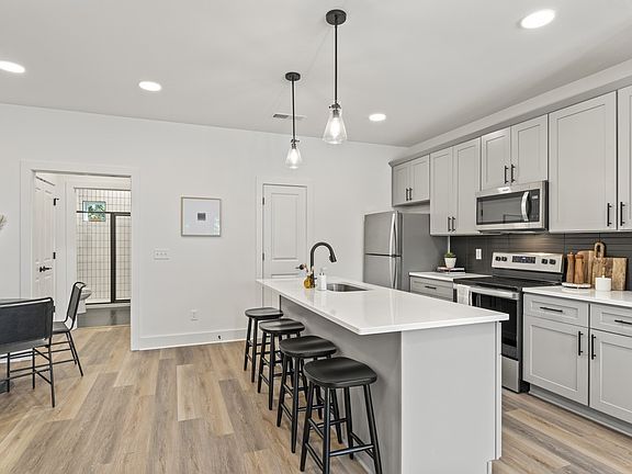 5th image of 700 N Dupont Ave #505-lot 110