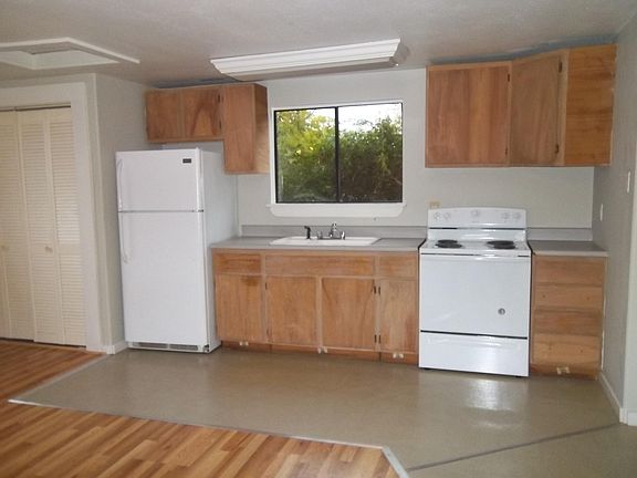 3rd image of 425 1/2 Madrone Ave