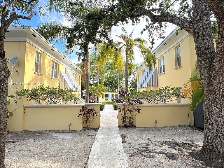 3375 Franklin Ave #D — Photo 29