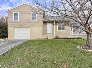 16 E Parkview Rd, Manchester, PA 17345