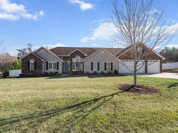 1511 Lauren Alexis Ct, Dallas, NC 28034