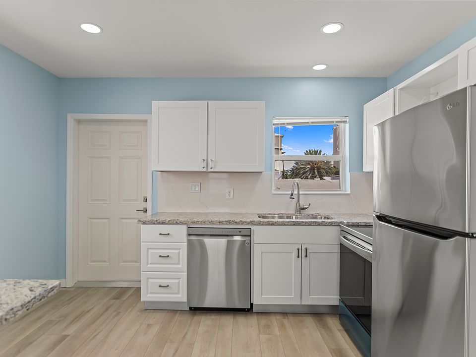 Entrance to Kitchen and Living Room