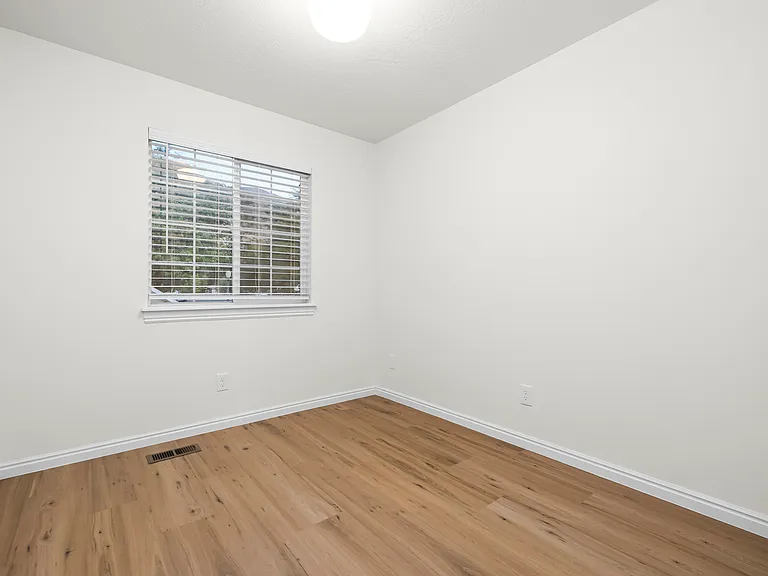 1025 S 810 E — Photo 11