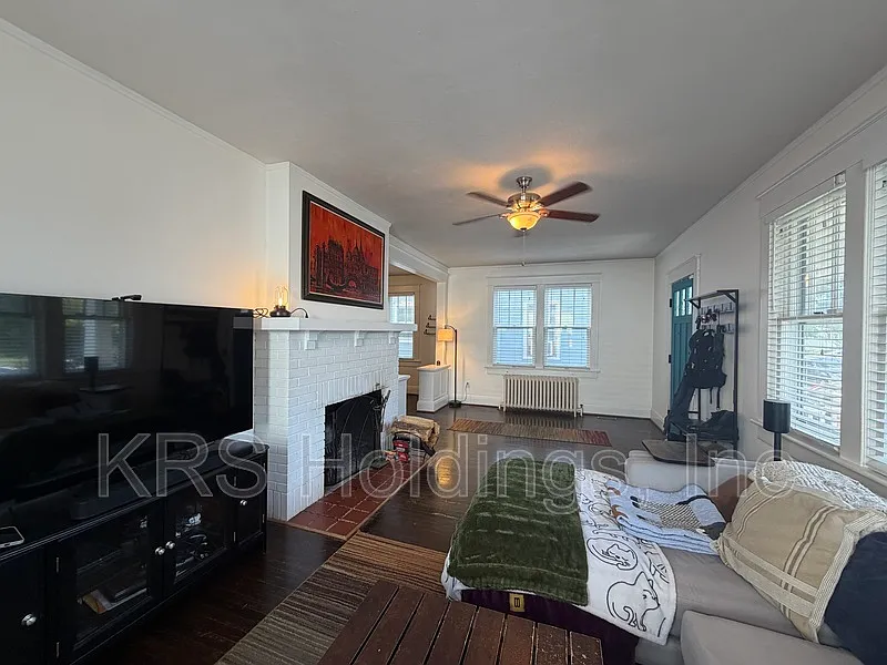 4 bed, 2.0 bath, 1978 sqft, $2,600 — Photo 3